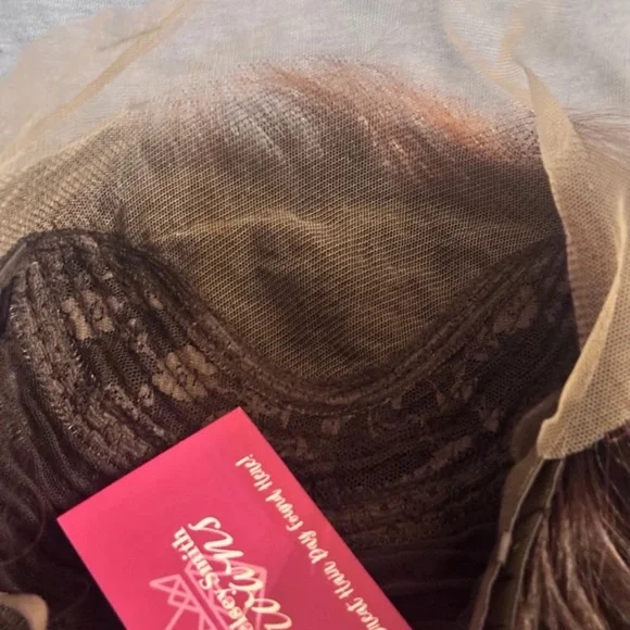 New with lace attached Chelsey smith cosmetics - Picture 7 of 7